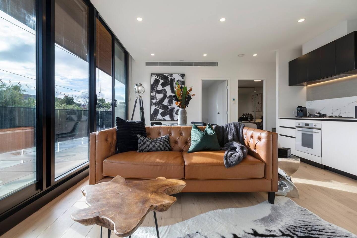 Trendy New York-Style Condo In Vibrant St Kilda Melburne Exterior foto