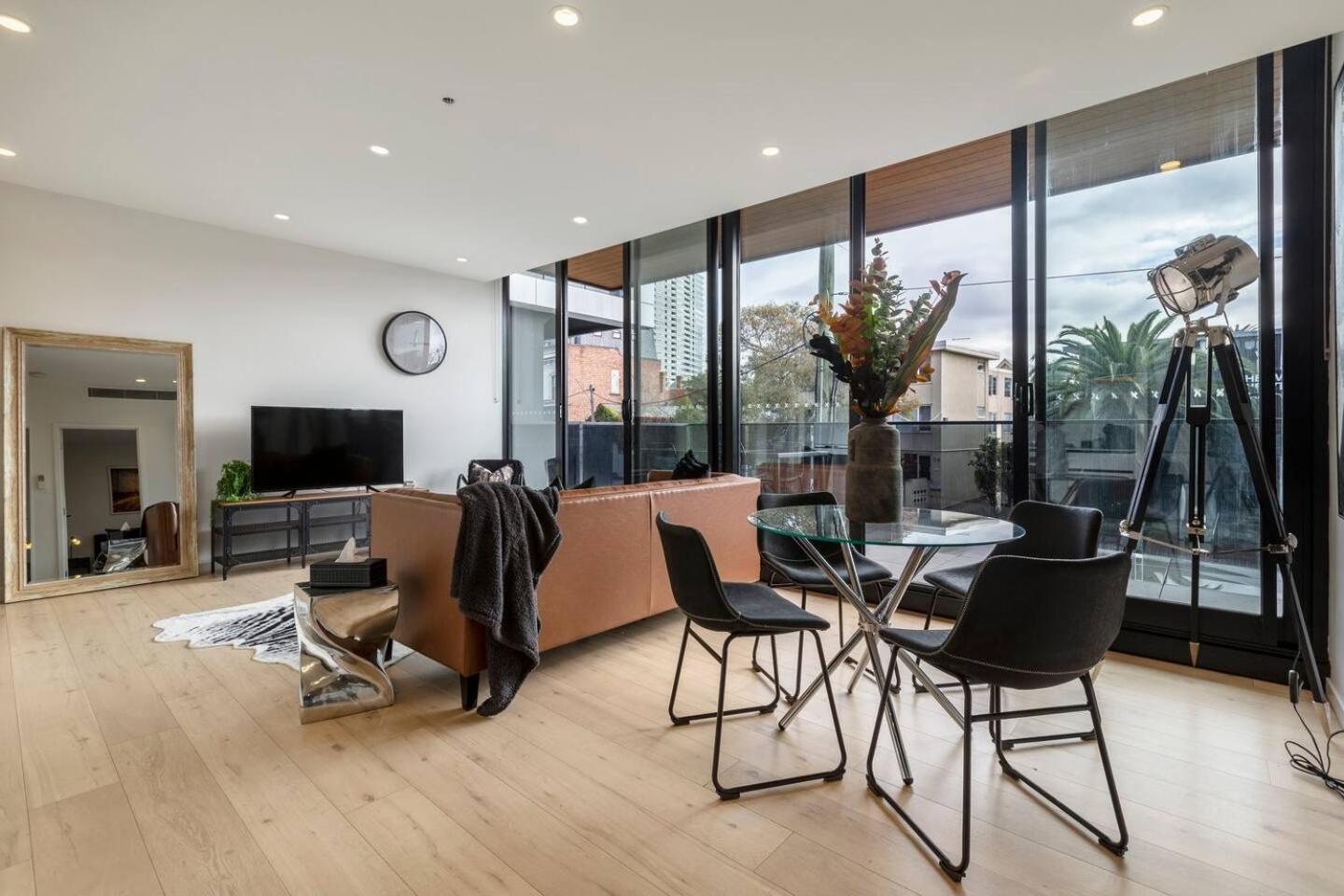 Trendy New York-Style Condo In Vibrant St Kilda Melburne Exterior foto